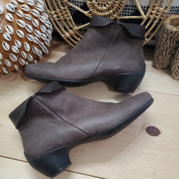 ECCO Sculptured Folded Ankle Boot Booties Brown Leather Zip Women's 10- 10.5/41 - Picture 7 of 16